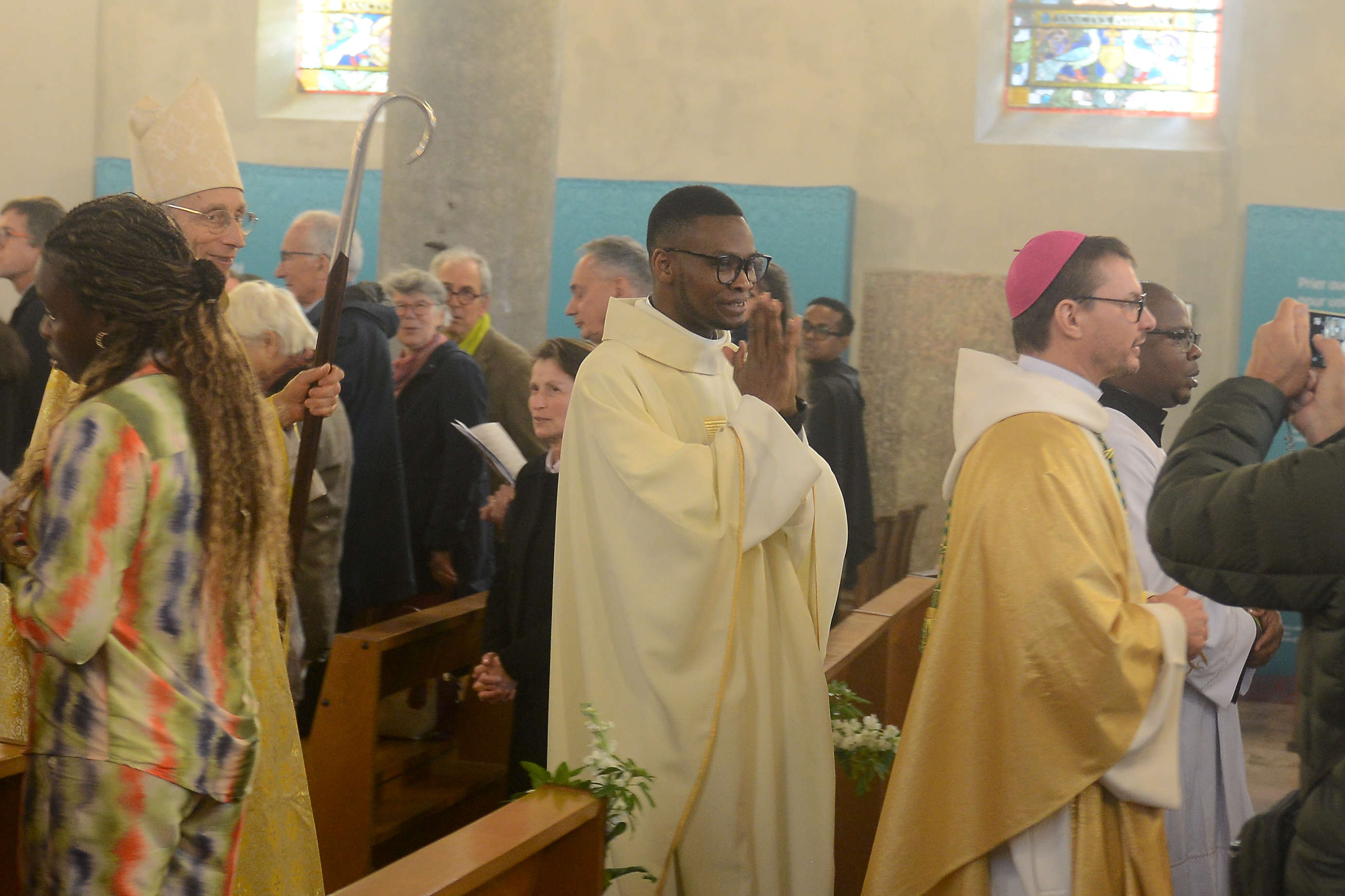 Monsignor Patrick Le Gal, Monsignor Fabien Lejeusne, Billy Maurice Honzounnon, Sainte-Irénée, Lyon, ordination