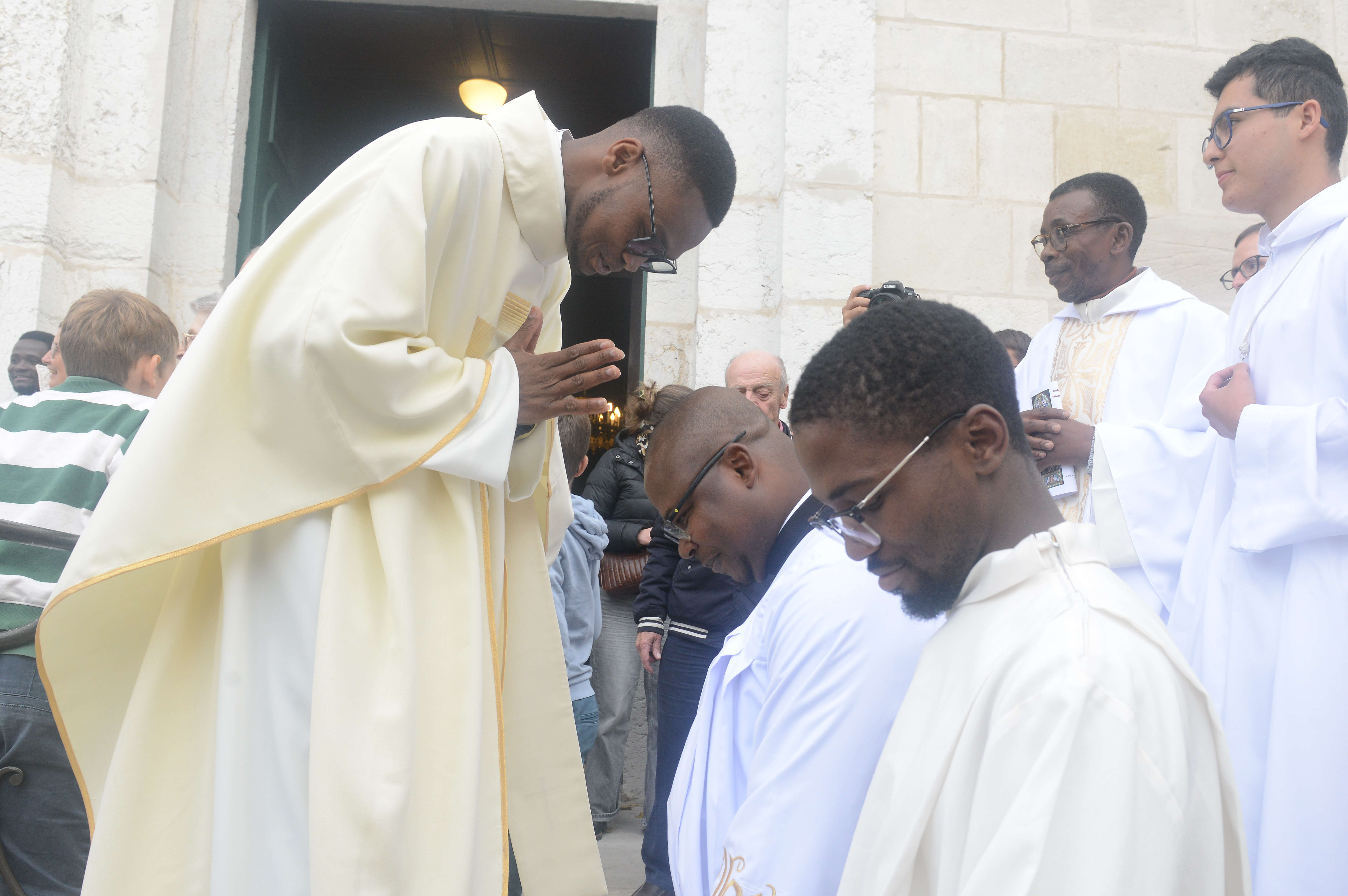 Billy Maurice Honzounnon, Sainte-Irénée, Lyon, ordination