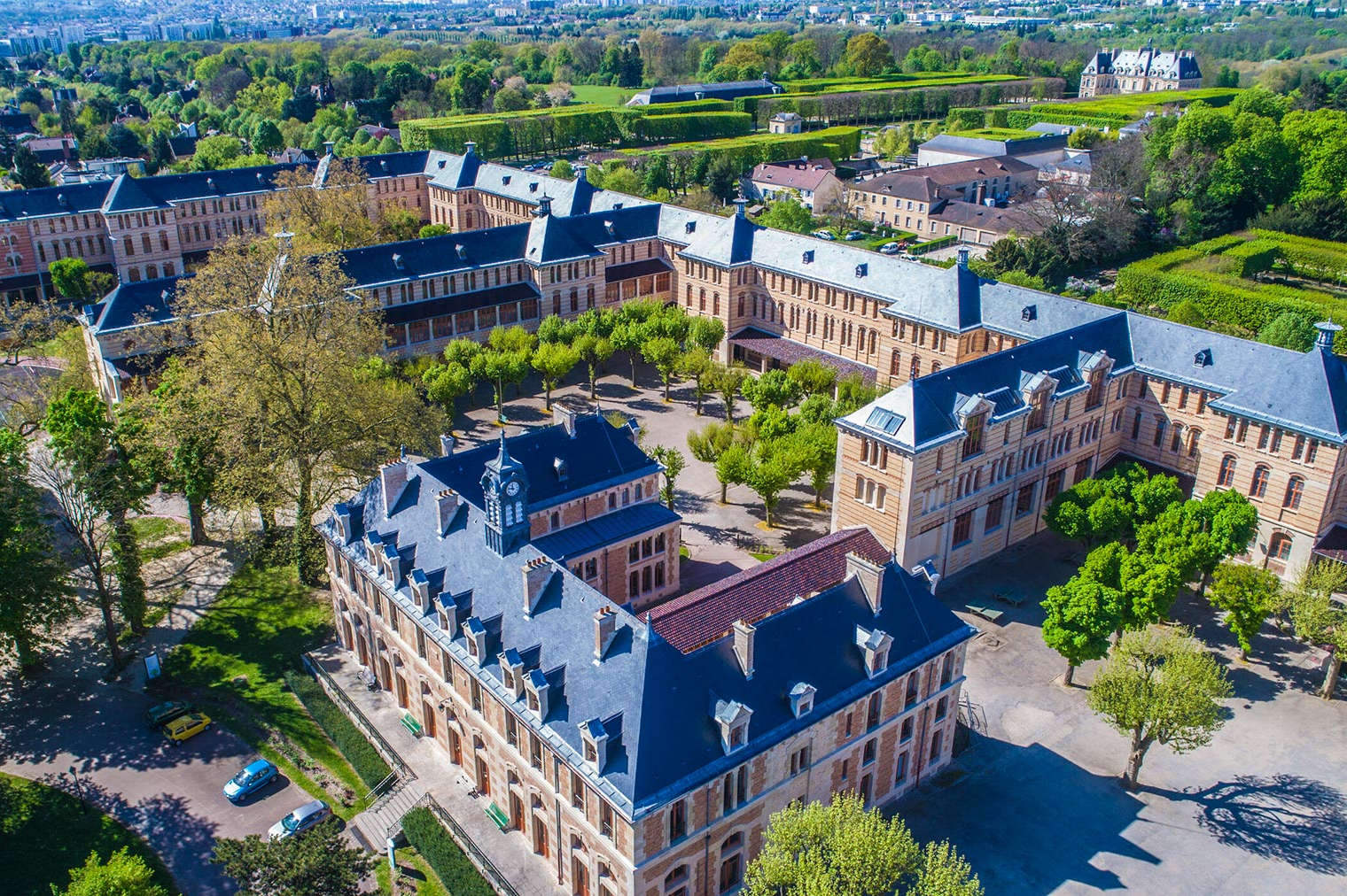 Lycée Lakanal, Pierre-Elliott Bécue